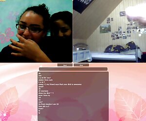 Muito bonita e vídeos pornôs caseiros brasileiros esbelta rapariga a posar nua em frente à Câmara
