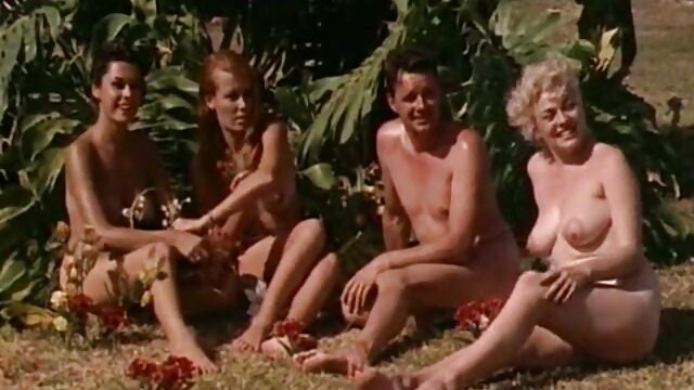 A mulher apanhou o marido a tentar foder uma filme pornô de atriz brasileira ama e arranjou Sexo em grupo.