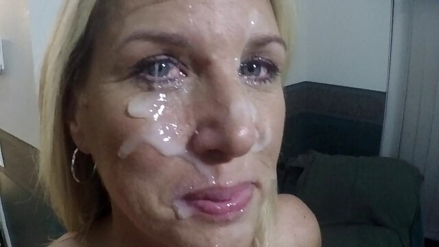 Esposa mijando no filmes pornôs brasileiros gratis chuveiro com uma câmera escondida (casa)
