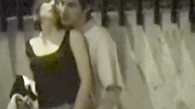 A mulher caga nos tomates vídeos pornôs brasileiros grátis do marido durante o sexo.